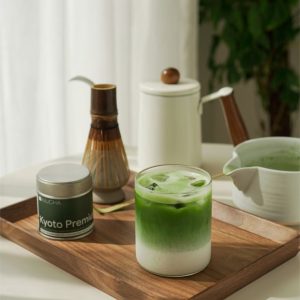 Vị matcha dịu, không quá đắng, hòa quyện cùng vị béo nhẹ của sữa tạo nên sự cân bằng hài hòa. Đây là thức uống phù hợp với cả người mới bắt đầu lẫn những ai đã quen với matcha.